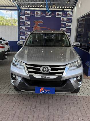 TOYOTA HILUX 2.8 SRX 4X4 CD 16V DIESEL 4P AUTOMÁTICO